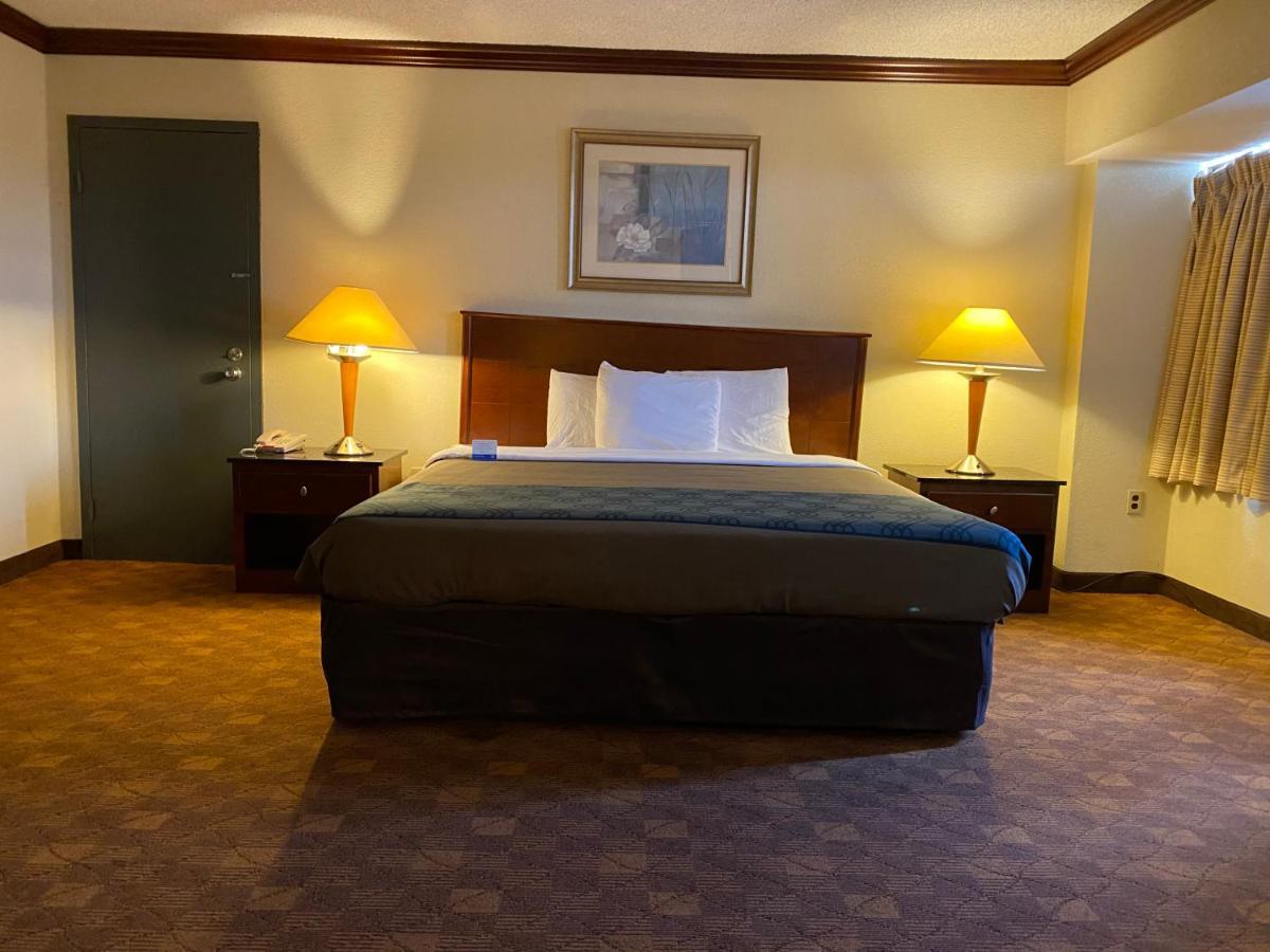 Rodeway Inn Sandston Szoba fotó