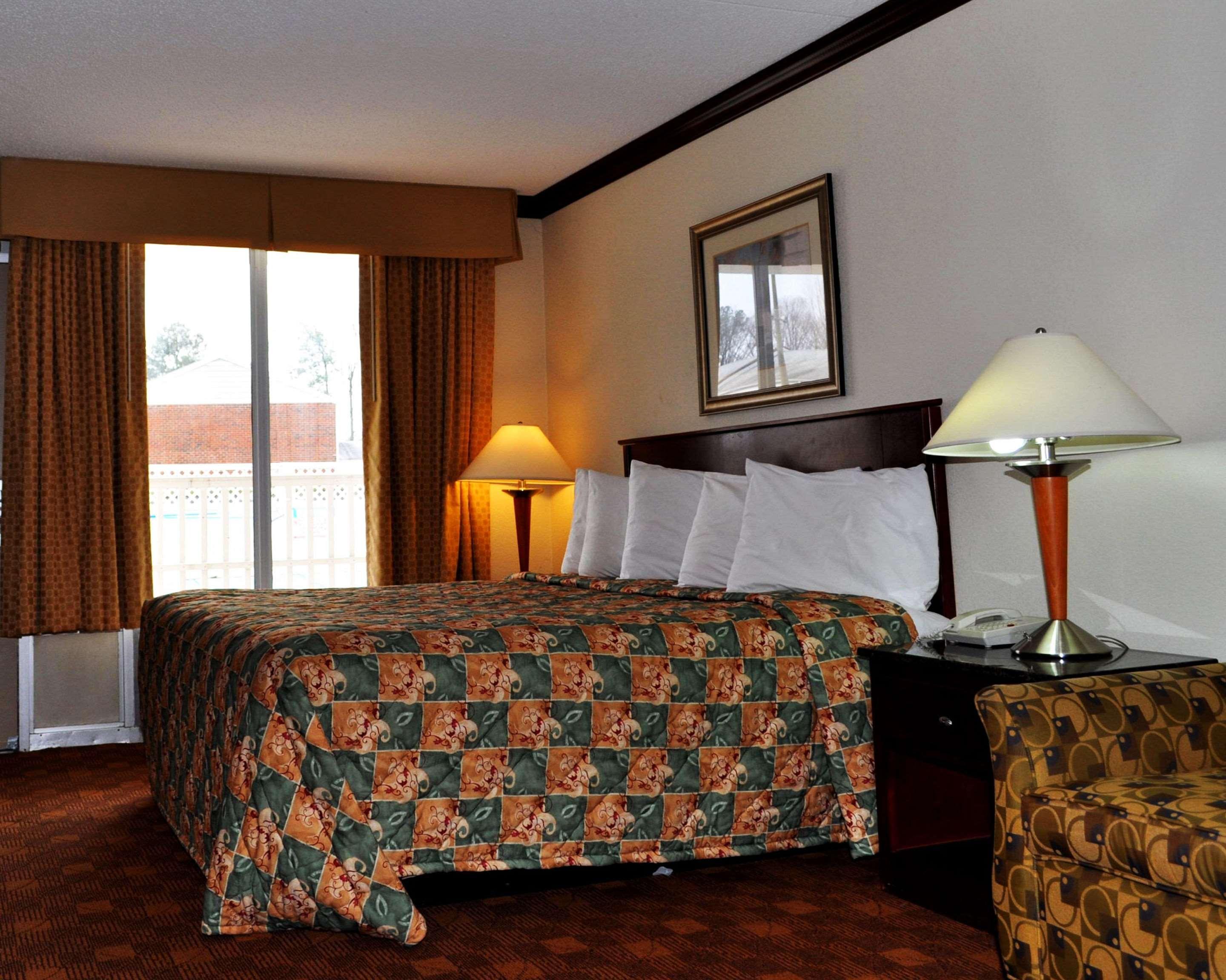 Rodeway Inn Sandston Kültér fotó