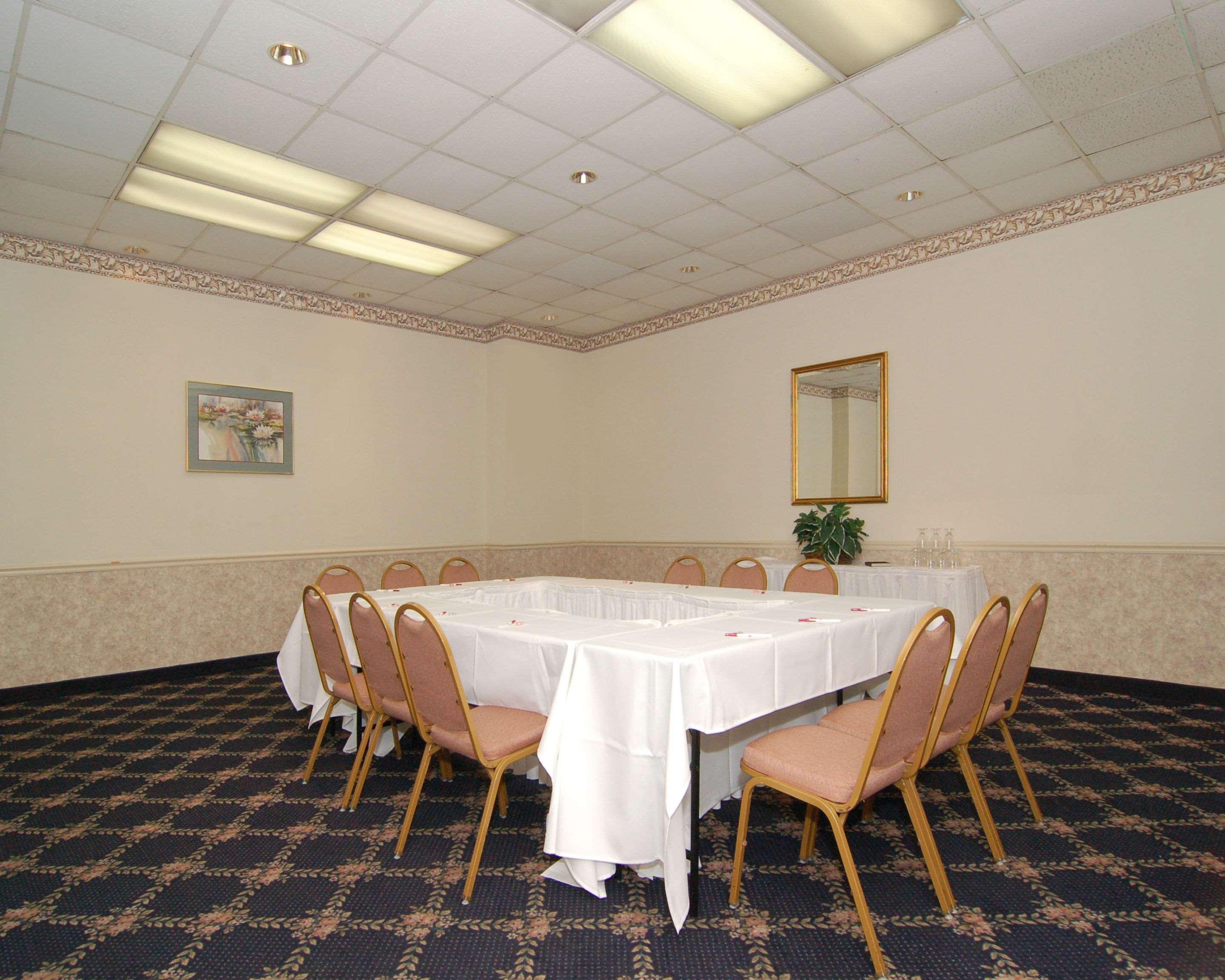 Rodeway Inn Sandston Kültér fotó