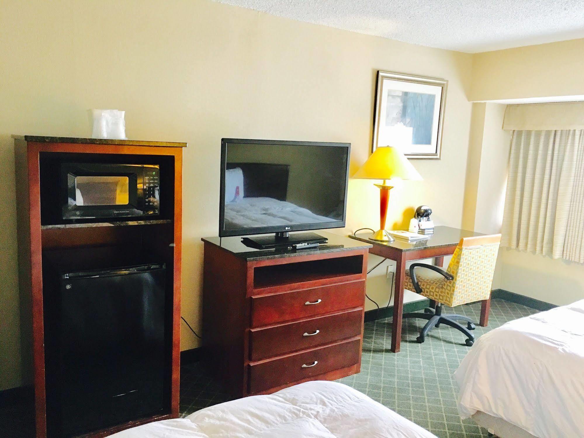 Rodeway Inn Sandston Kültér fotó