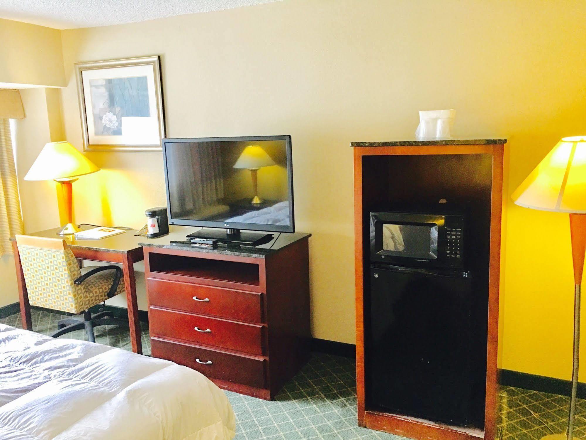 Rodeway Inn Sandston Kültér fotó