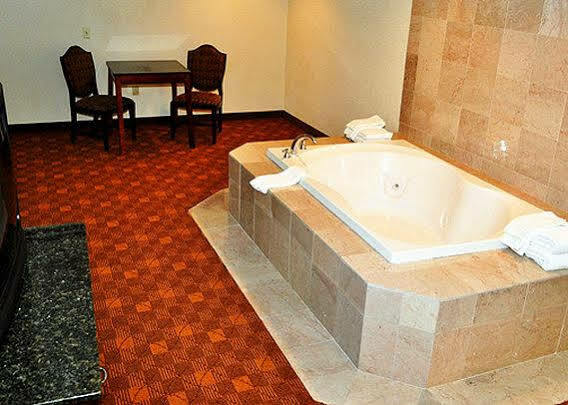 Rodeway Inn Sandston Kültér fotó